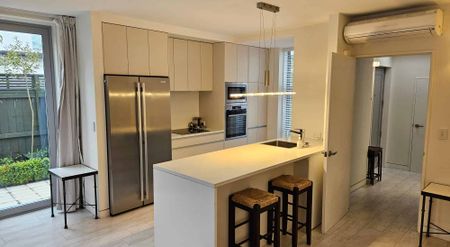 FULLY FURNISHED IN THE HEART OF MERIVALE - Photo 3