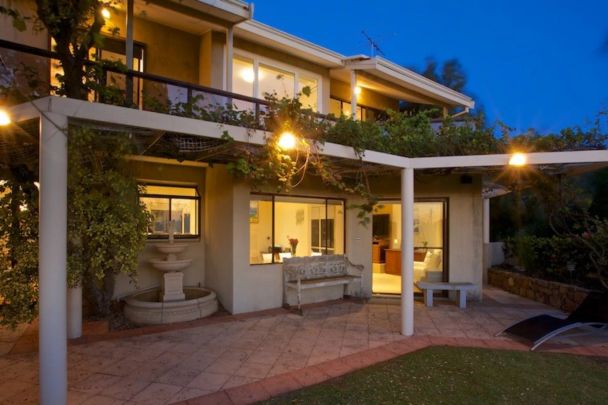 Spacious Beachside Home with Ocean Views - Photo 1