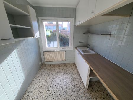 Location Appartement 3 pièces 49m² MARSEILLE 9ème - Photo 5