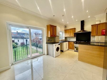 Ambleside Gardens, Ilford, IG4, Property for rent - Photo 5