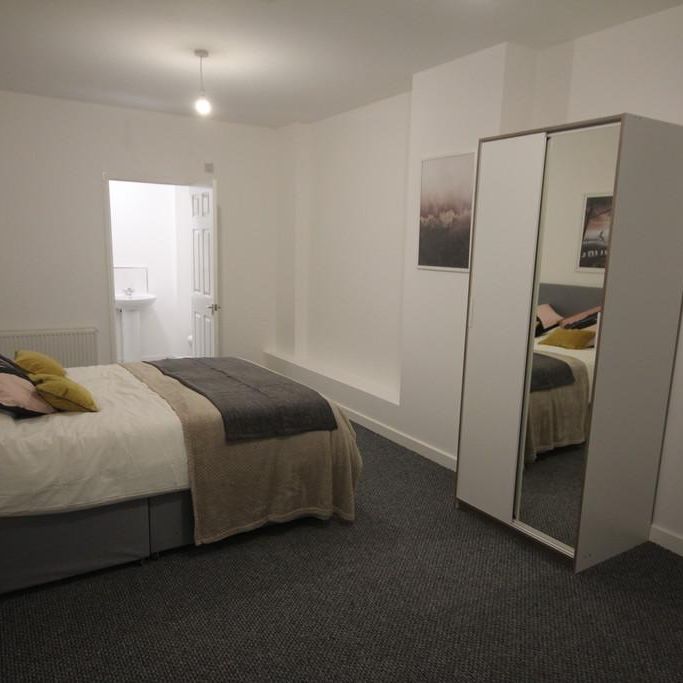 1 bedroom in a house share to rent - Photo 1