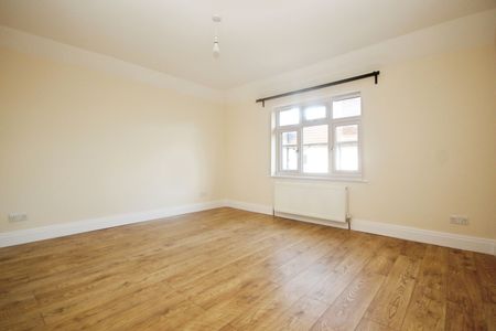 Lavender Avenue, Mitcham, CR4 3RS - Photo 5