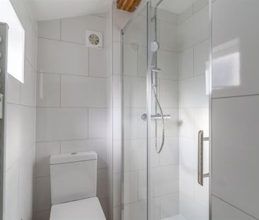 1 bedroom in a house share to rent - Photo 6