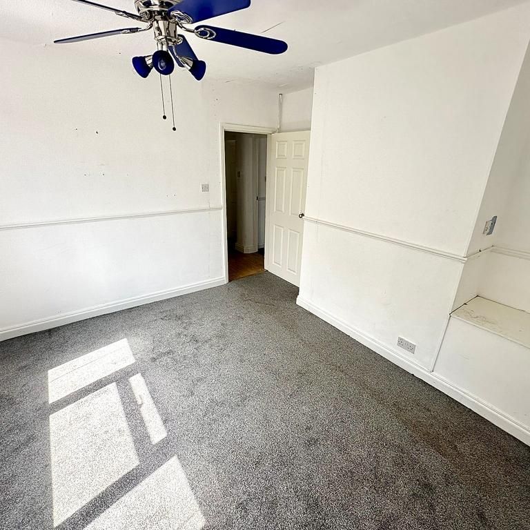 3 bedroom flat to rent - Photo 1