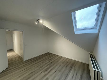 Gerenoveerd appartement met 2 slaapkamers in het centrum - Photo 3