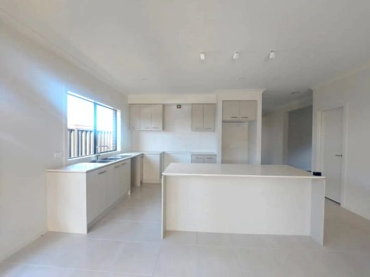 “Modern Family Living in the Heart of New Haven Estate!” - Photo 1