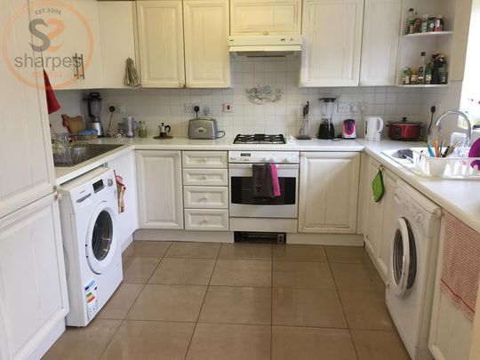 1 bedroom in a house share to rent - Photo 1