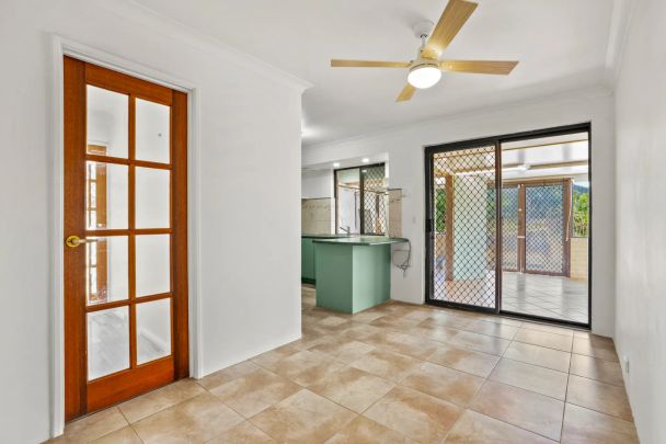 Freshly painted home with large gardens and versatile living spaces. - Photo 1