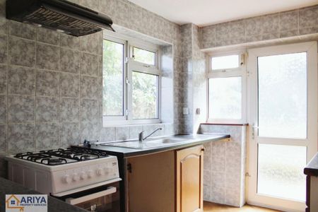 3 bedroom semi-detached house to rent - Photo 5