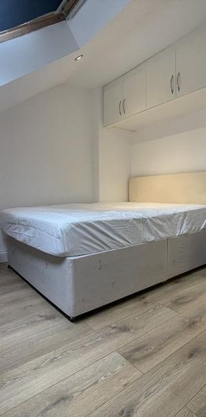 1 bedroom in a house share to rent - Photo 1