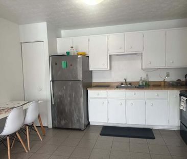 | BEAU 3 1/2 AVEC ESPACE BUREAU | - Photo 2