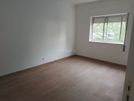 APARTAMENTO T2 REMODELADO PARA ARRENDAMENTO EM SETÚBAL - Photo 3