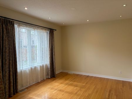 For Lease - 12 Haviland Circle, Brampton, Ontario - Photo 2