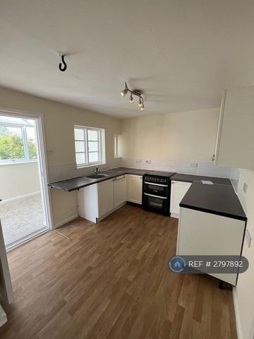 2 bedroom semi-detached house to rent - Photo 4