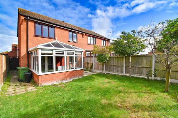 4 bedroom semi-detached house to rent - Photo 1