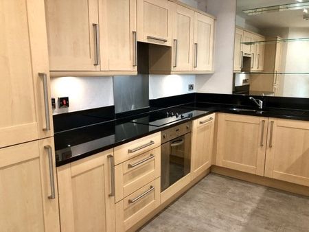 River Crescent, Nottingham, NG2 - Photo 3