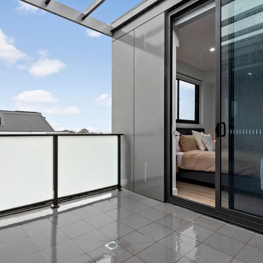 Stylish 2 Bedroom Unit in Excellent Location! - Photo 1