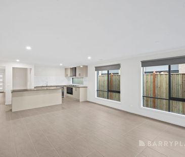 Near New 4 Bedroom Home - Photo 5