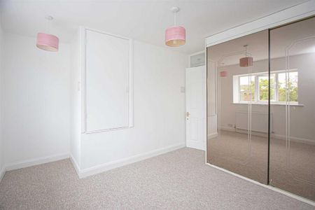 2 bedroom semi-detached house to rent - Photo 5
