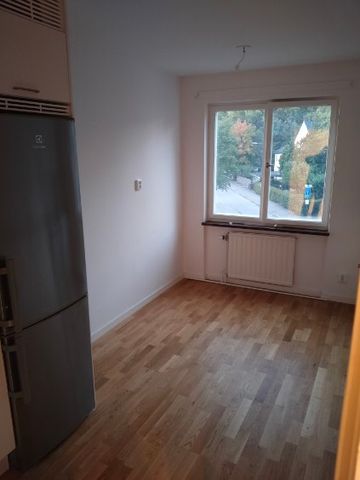 Ekensbergsvägen, Solna - Photo 2