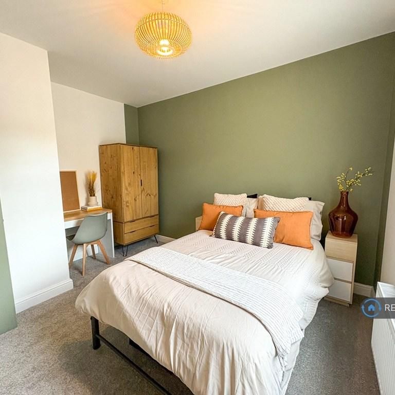 1 bedroom in a house share to rent - Photo 1