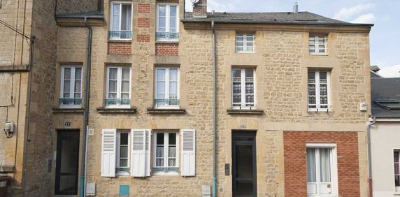 À CHARLEVILLE MEZIERES - Photo 2