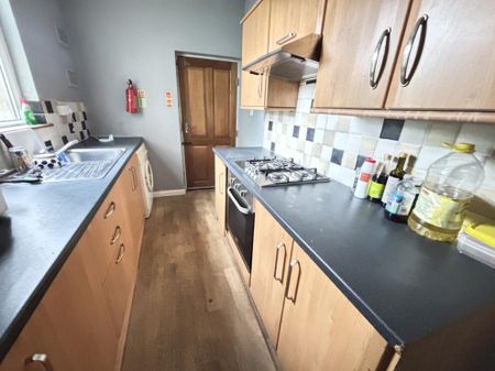 2 Regent Terrace, Leeds, LS6 1NP - Photo 2
