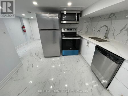 477 OSSINGTON AVENUE - Photo 2