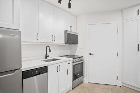 For Lease - 2563 Dundas Street Unit# #6, Toronto, Ontario - Photo 2