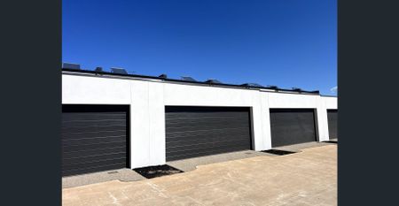 Morden Luxury Living - Photo 3