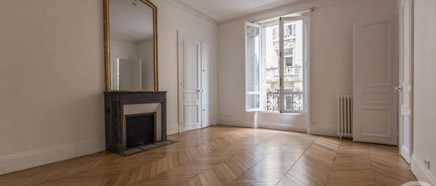 Appartement • Paris 8ème - Photo 1