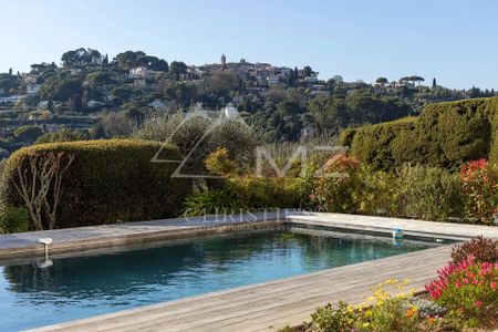 MOUGINS - Domaine fermé, vue collines et village - Photo 2