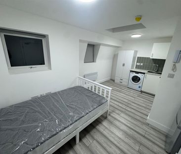 Gibbons Close, Borehamwood - Photo 1