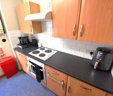 2 bedroom Flat in Flat C, Leeds - Photo 1