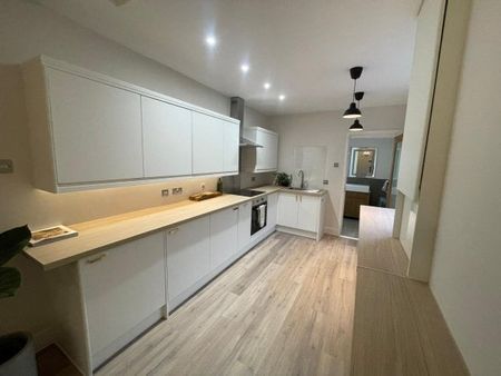 Chesterfield Road, Baffins - Photo 3