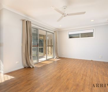 Sprawling lowset home - Photo 5