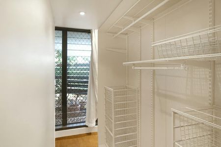 PERFECT HOUSE IN GREAT LOCATION - Photo 4