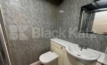 Newly refurbished apartment inclusive of gas, electric & water - Photo 4