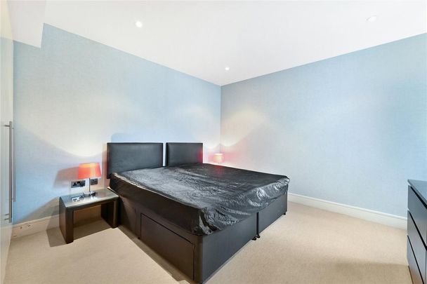 3 bedroom flat in Westminster - Photo 1