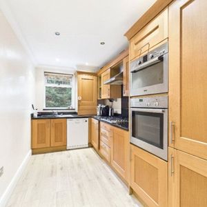 Fairway, Maidenhead Fairway, Maidenhead - Photo 2