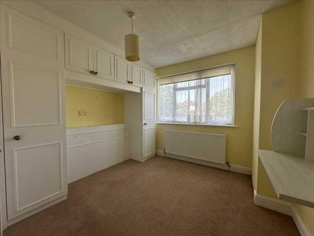 4 bedroom semi-detached house to rent - Photo 3