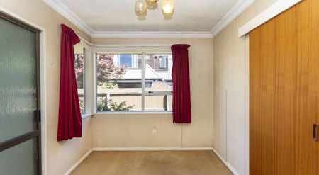 Spacious Unit - Photo 4