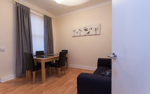 Room 4, 21 Willowbank Gardens, North Belfast, Belfast, BT15 5AH - Photo 1