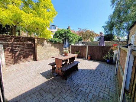 Dryden Avenue, Southend On Sea, Essex, SS2 - Photo 5