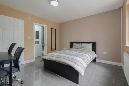 6 bedroom terraced house to rent - Photo 3