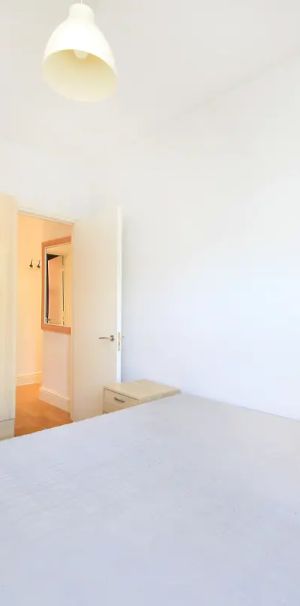 1 bedroom flat in Sheen - Photo 1