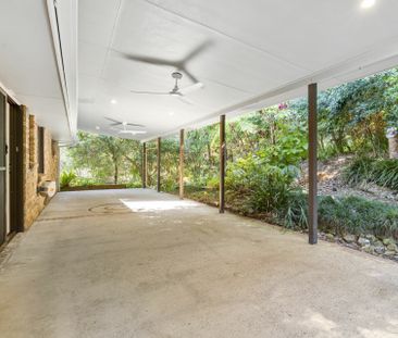 THREE BEDROOM HOME WITH POOL IN TRANQUIL SETTING - Photo 5