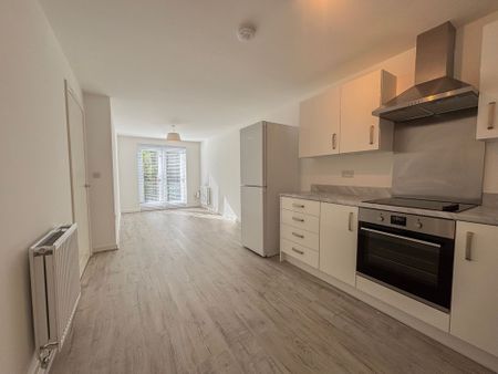 2 bed flat to rent in Dennis Davison Place, Coventry, CV4 - Photo 2