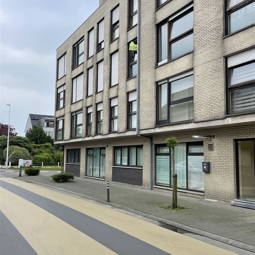 Compleet gerenoveerd appartement met garage nabij cetrum. - Photo 1