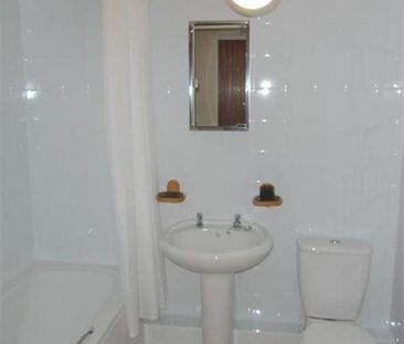 1 bedroom retirement property to rent - Photo 3
